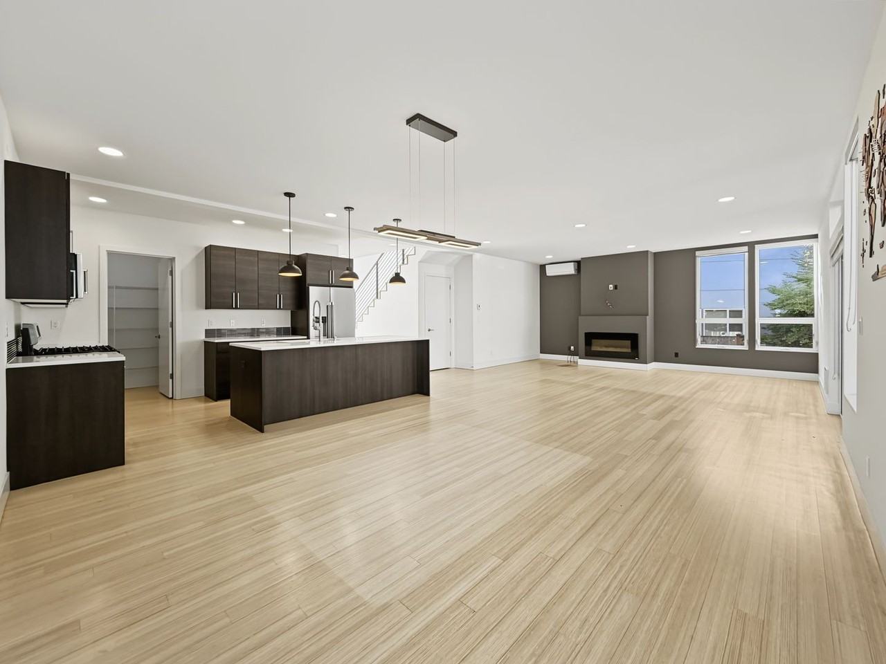 1240 Ne 117th St - Photo 2 of 27