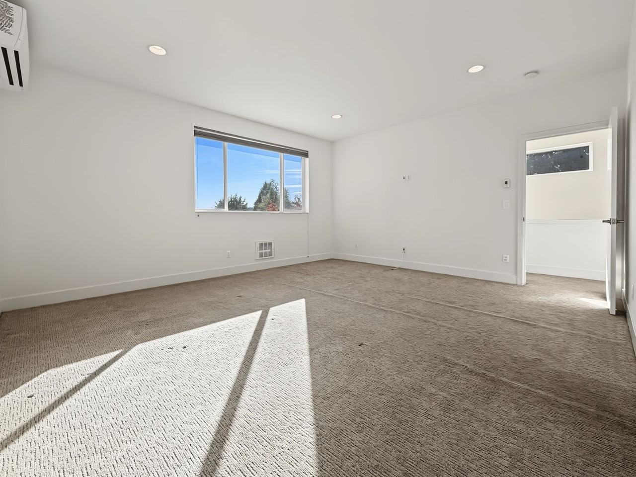 1240 Ne 117th St - Photo 7 of 27