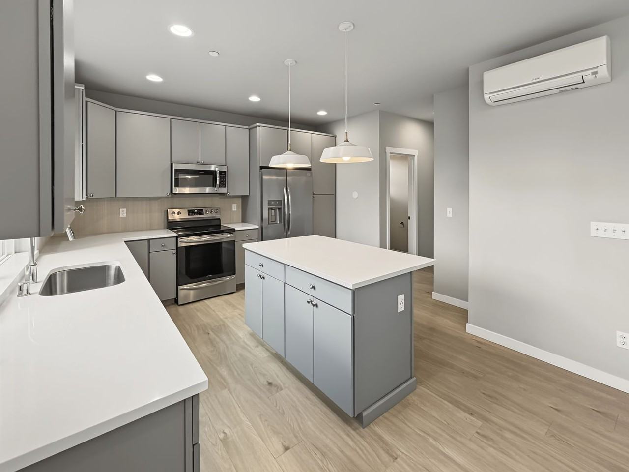 922 N 200th St - Photo 5 of 17
