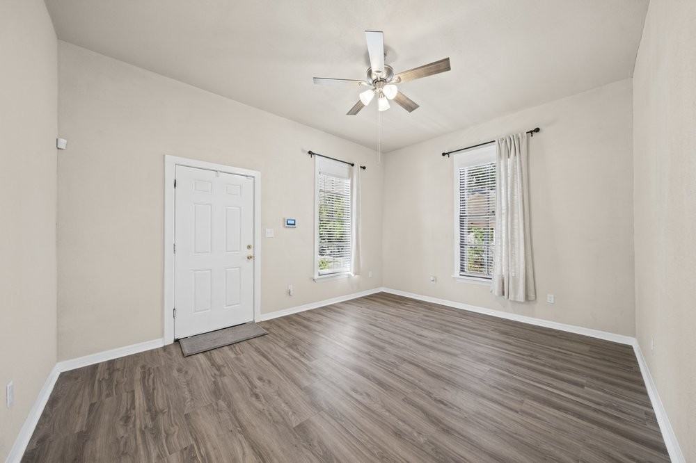 1008 N Mesquite St - Photo 4 of 33