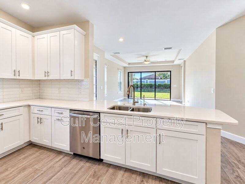 6250 Plateau Ct - Photo 4 of 31
