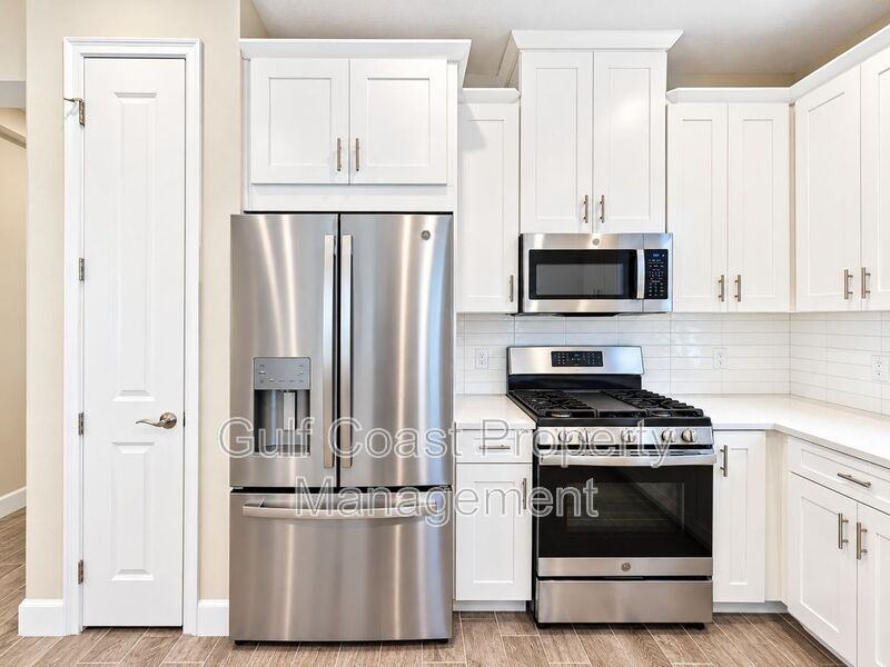 6250 Plateau Ct - Photo 6 of 31