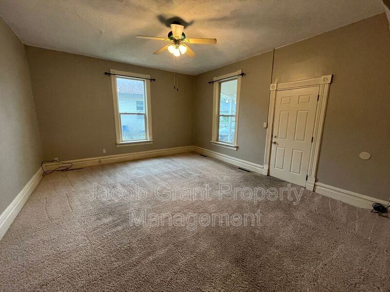 374 Basalt St - Photo 3 of 12