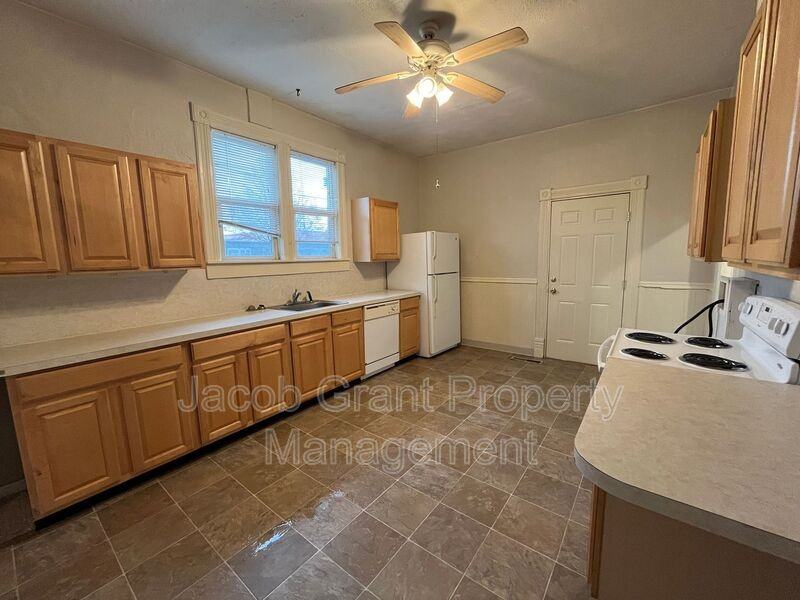 374 Basalt St - Photo 4 of 12