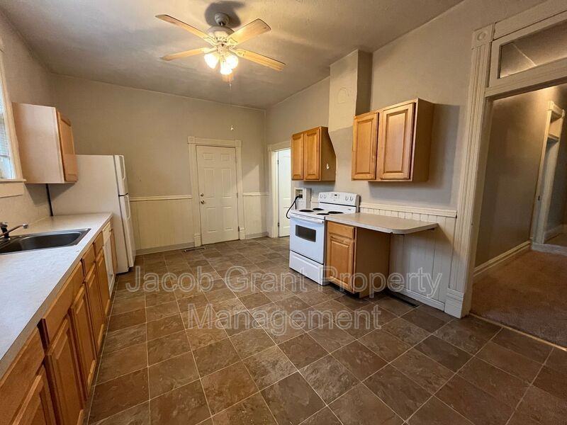 374 Basalt St - Photo 5 of 12