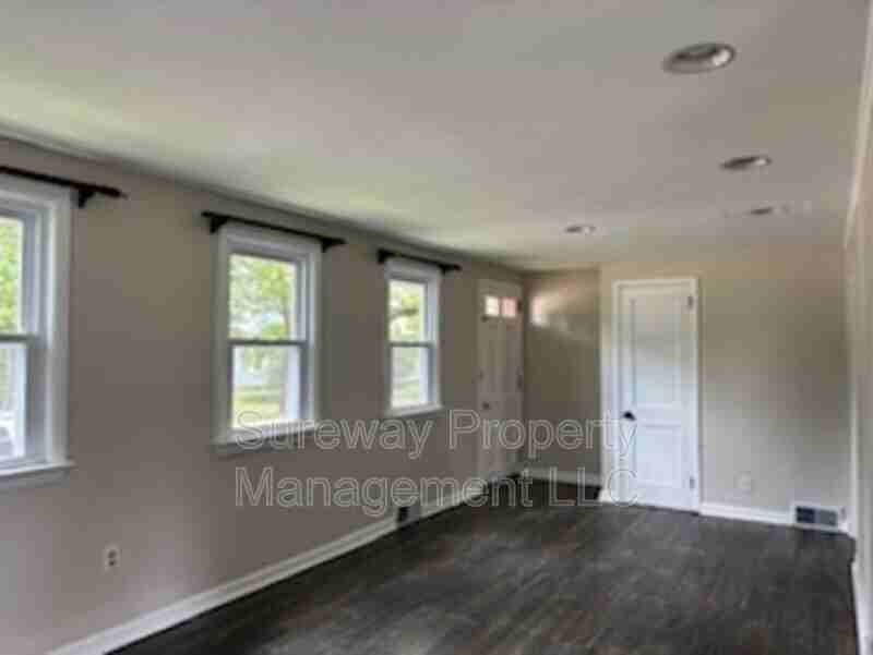 429 3rd St - Photo 3 of 13