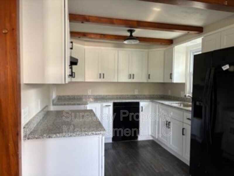 429 3rd St - Photo 4 of 13