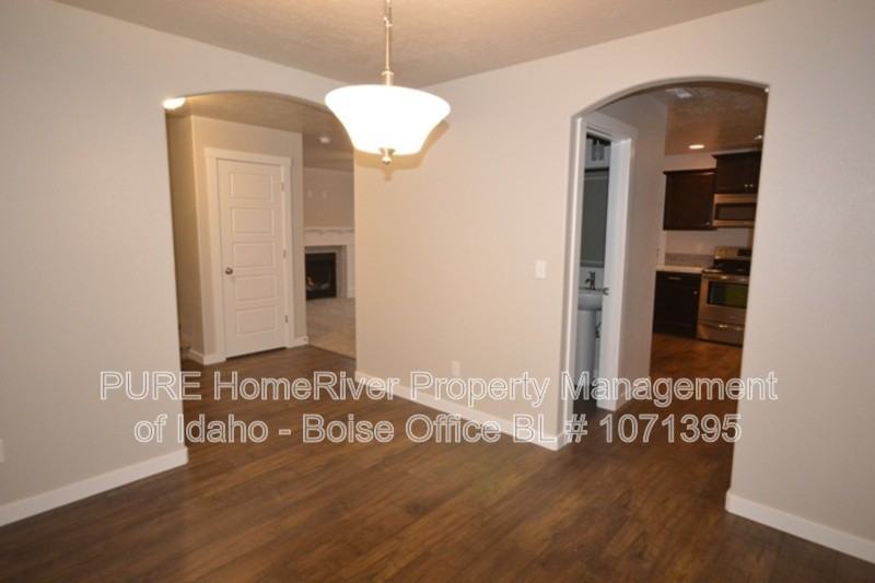 629 N Manship Ave - Photo 3 of 15