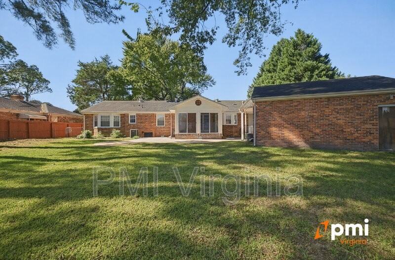 3736 Shoreline Dr - Photo 3 of 40