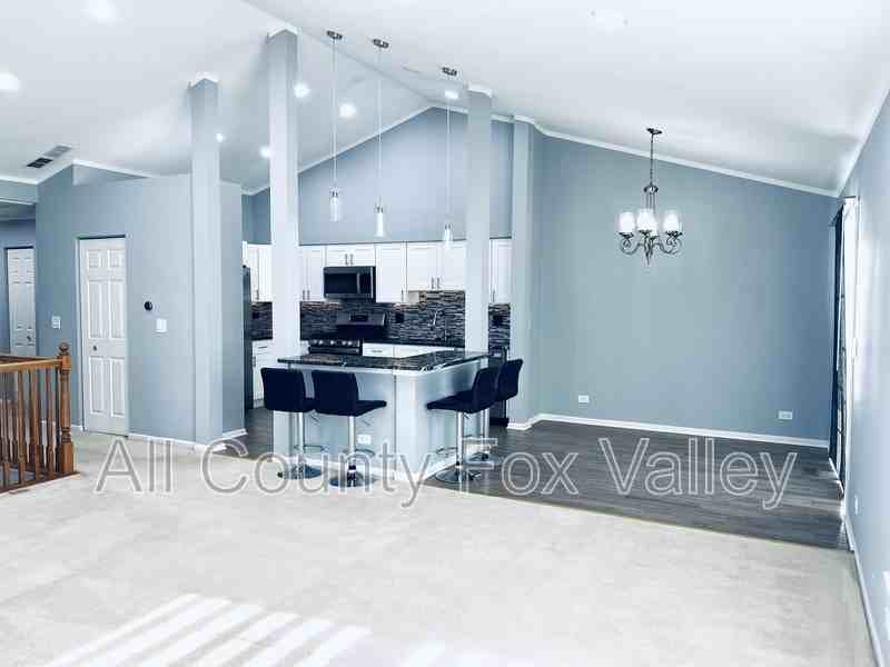 300 Emerald Ln - Photo 6 of 29