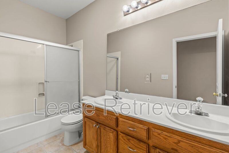 2033 Frauenfeld St - Photo 5 of 37