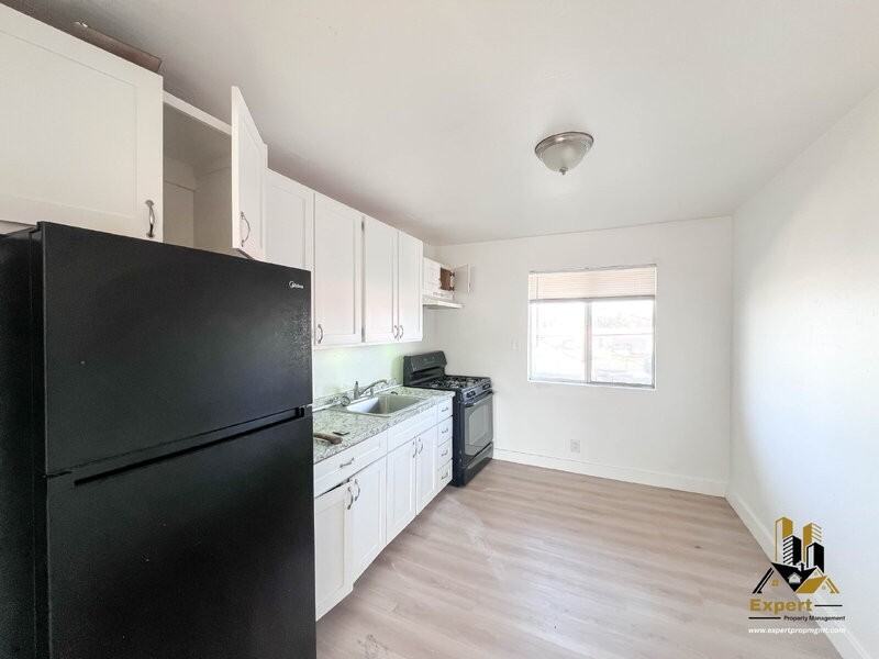 3720 Astoria St #3 - Photo 4 of 6