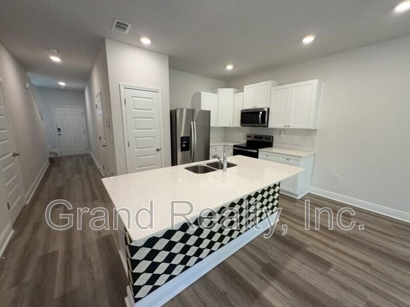 3821 Pendragon Cir - Photo 4 of 24