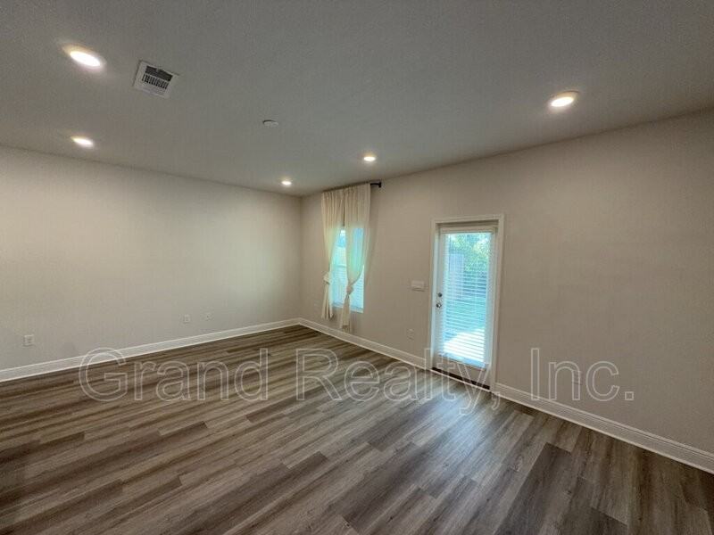 3821 Pendragon Cir - Photo 7 of 24