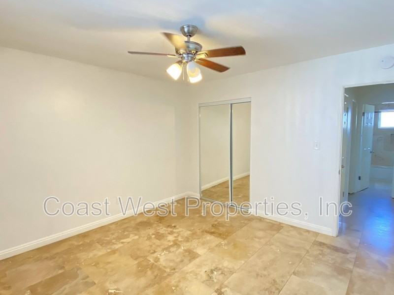4861 1/2 Narragansett Ave - Photo 6 of 12