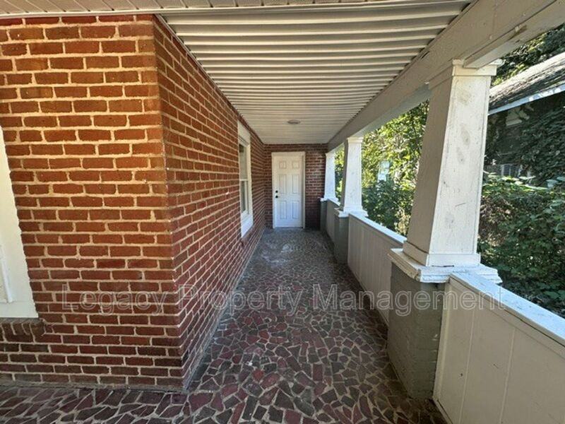 1526 Ne 25th St - Photo 3 of 13