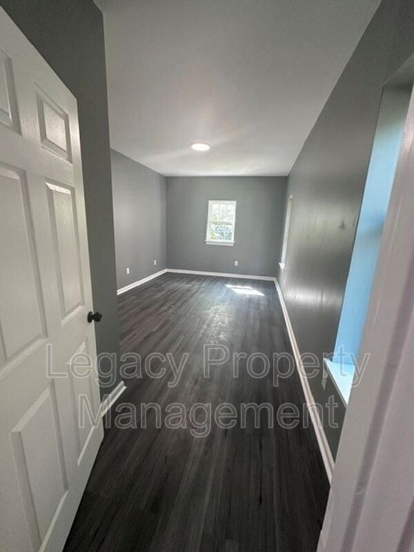 1526 Ne 25th St - Photo 6 of 13