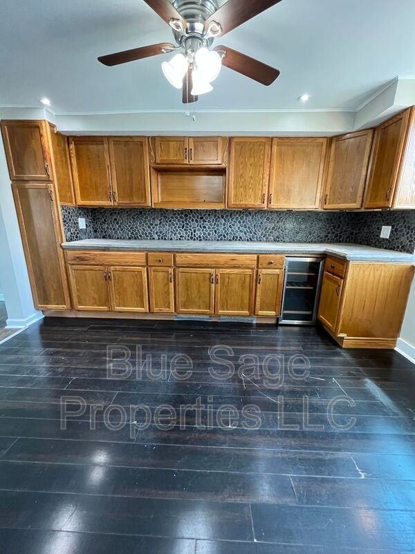 1220 Lawrence Ave - Photo 7 of 25