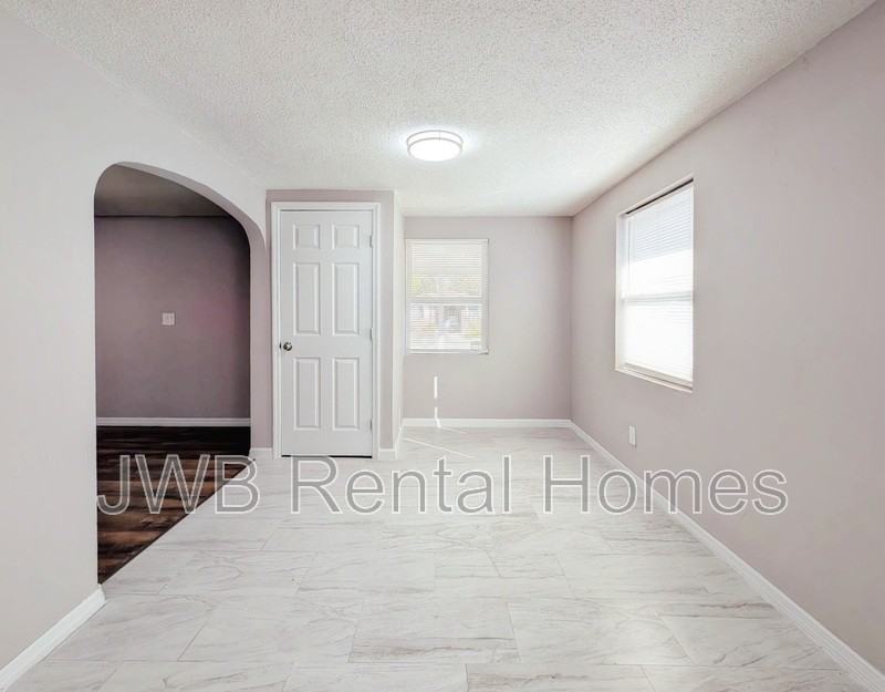 1424 W 13th St - Photo 7 of 22