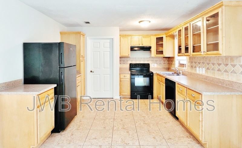 4456 Jade Dr W - Photo 2 of 11