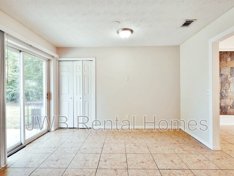 4456 Jade Dr W - Photo 4 of 11
