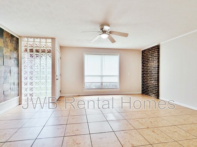 4456 Jade Dr W - Photo 6 of 11