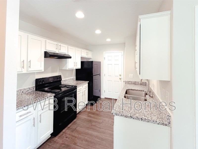 6704 Elwood Ave - Photo 2 of 25