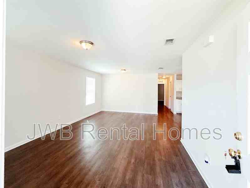 6704 Elwood Ave - Photo 4 of 25