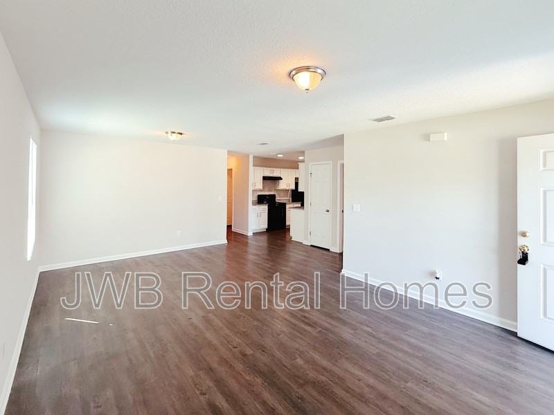 6704 Elwood Ave - Photo 5 of 25
