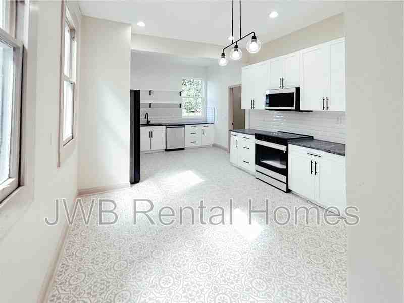 1532 N Pearl St - Photo 2 of 36
