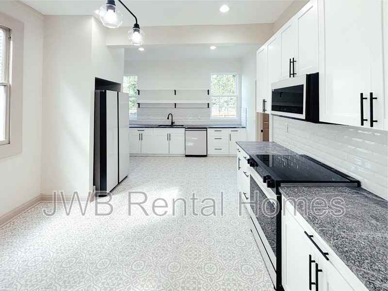 1532 N Pearl St - Photo 3 of 36