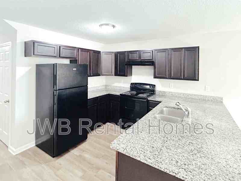 8450 Mcgirts Village Ln - Photo 2 of 24