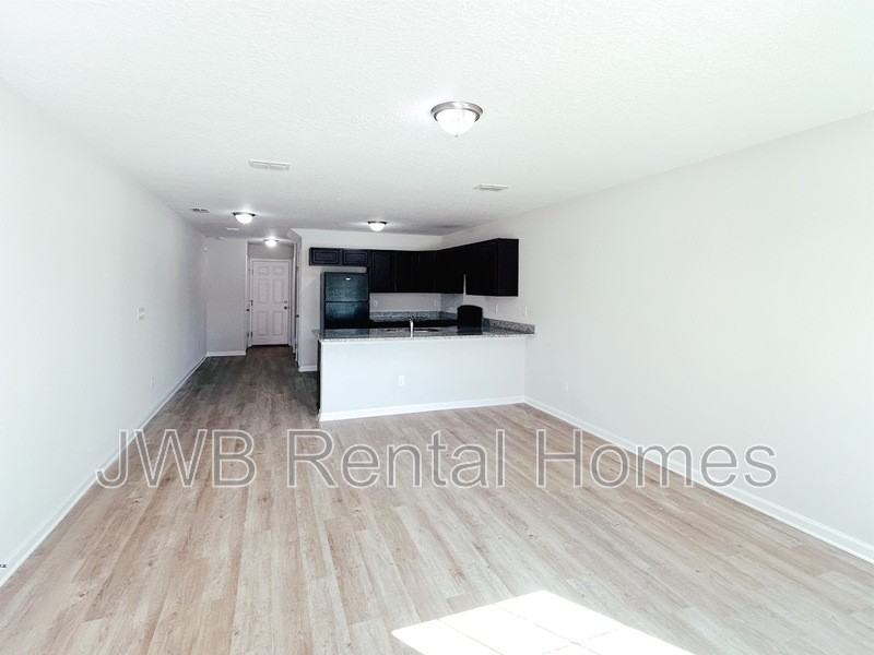 8450 Mcgirts Village Ln - Photo 4 of 24