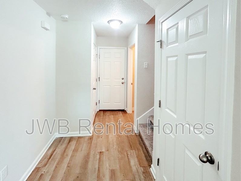 8450 Mcgirts Village Ln - Photo 7 of 24