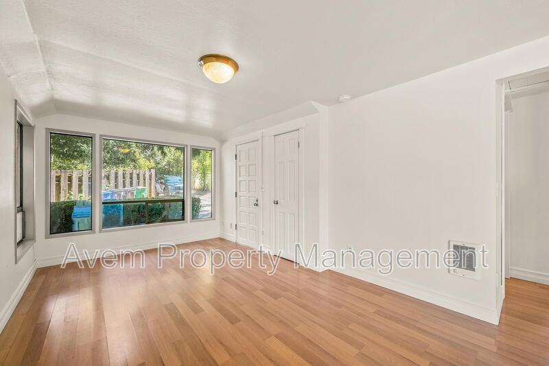 5103 Sw Nevada Ct - Photo 3 of 11