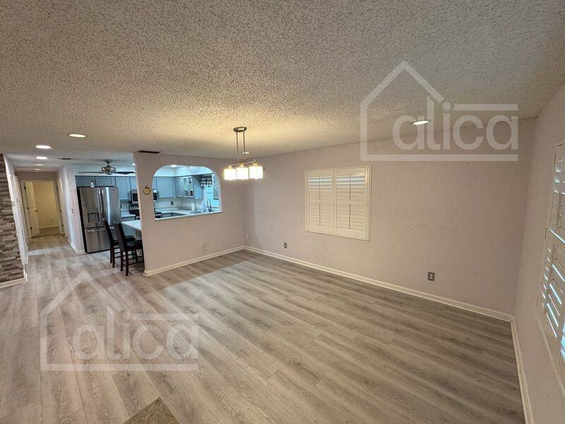 244 9th St W - Photo 3 of 9
