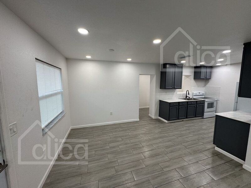2701 13th St W - Photo 2 of 17