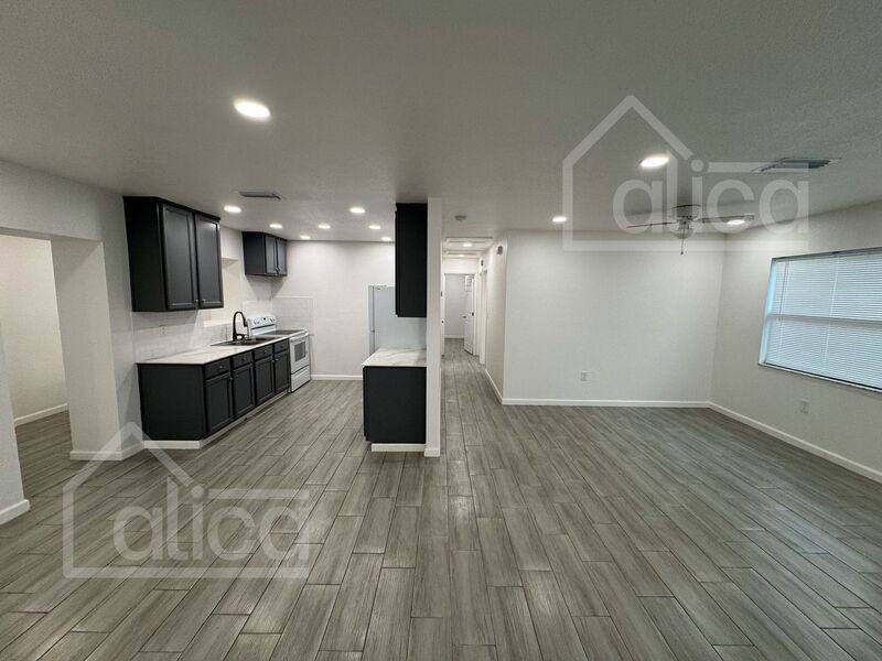 2701 13th St W - Photo 4 of 17