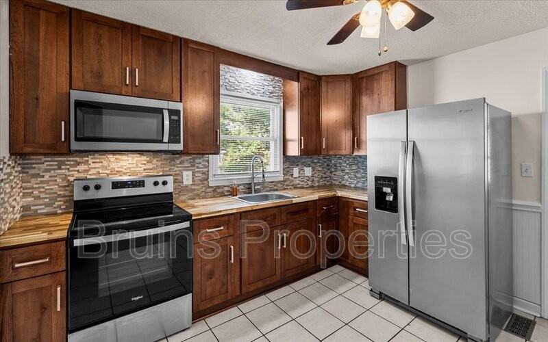 908 Newell St - Photo 5 of 33