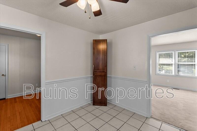 908 Newell St - Photo 7 of 33