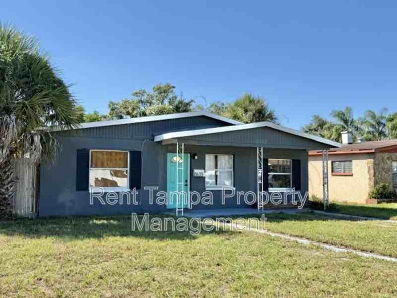 1635 40th St S - Photo 3 of 45