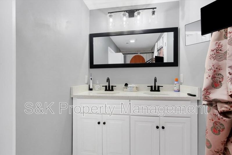5110 82nd St - Photo 7 of 10