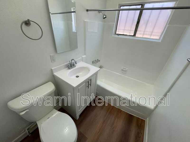 1102 W 92nd St - Photo 4 of 13