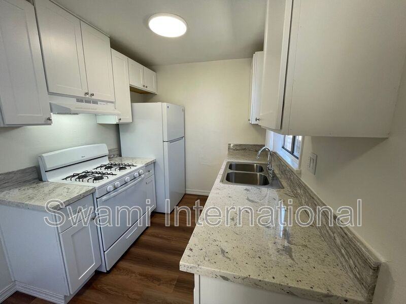 1102 W 92nd St - Photo 5 of 13