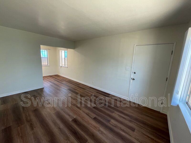 1102 W 92nd St - Photo 6 of 13