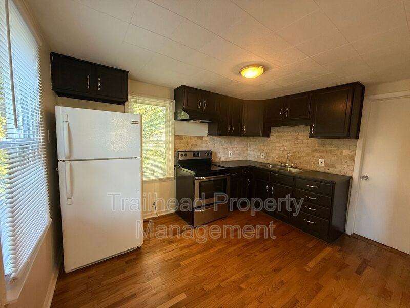 2209 S Hawthorne Ave - Photo 2 of 9