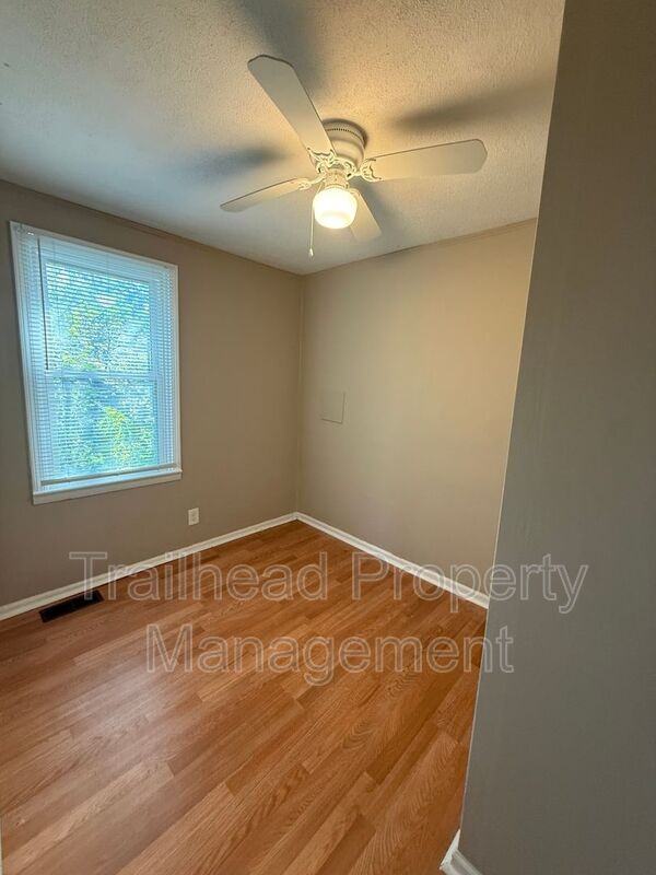 2209 S Hawthorne Ave - Photo 5 of 9
