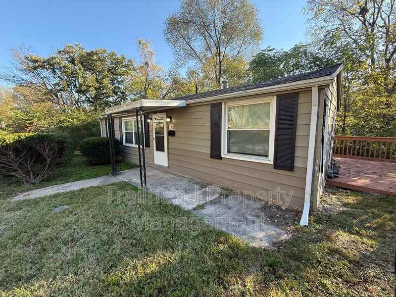 2209 S Hawthorne Ave - Photo 6 of 9