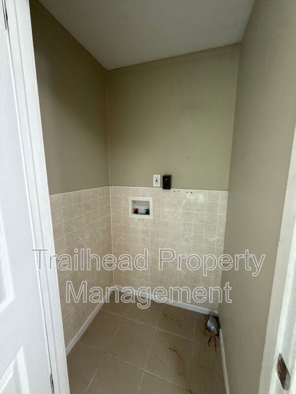 2209 S Hawthorne Ave - Photo 7 of 9
