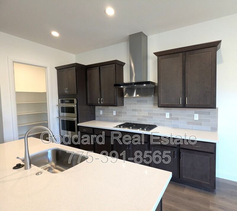 7558 Carpathia Dr - Photo 4 of 20